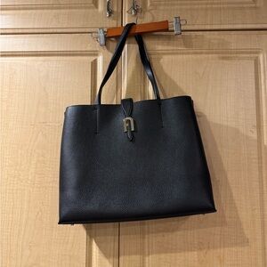 Furla Sleek Black Tote Bag with Stylish Clasp